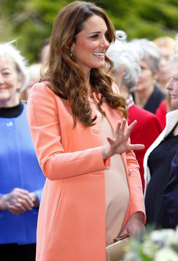 Célébrités enceintes de familles nobles: la duchesse enceinte Kate Middleton