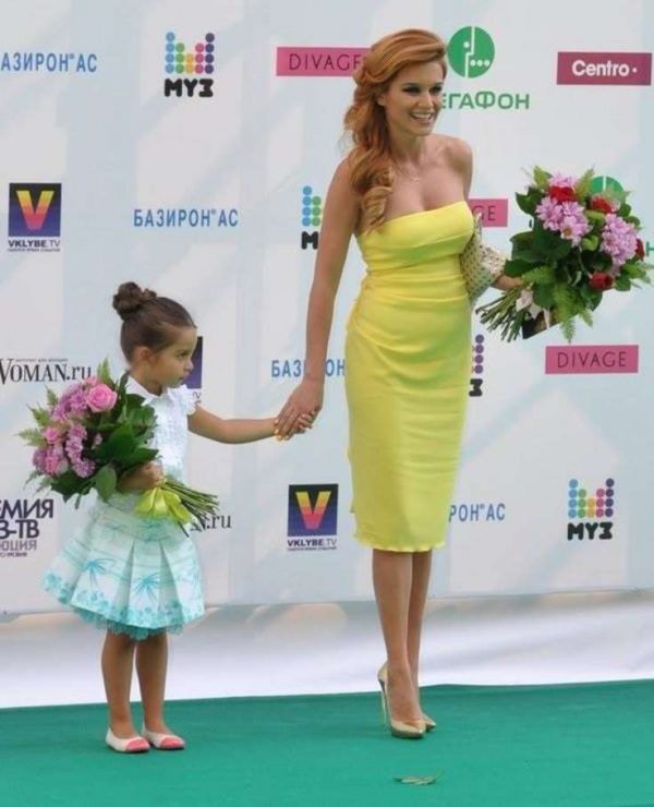 Célébrités enceintes de la Russie: enceinte Ksenia Borodina