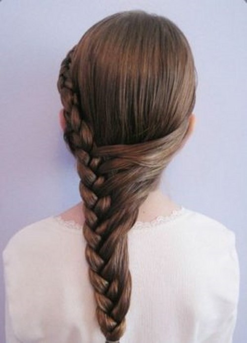 samyye modnyye pricheski i strizhki dlya devochek 2026 (15)