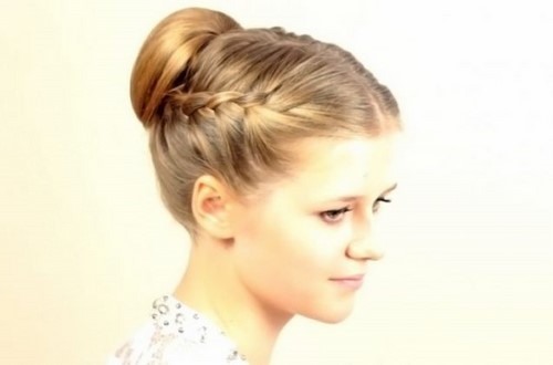 samyye modnyye pricheski i strizhki dlya devochek 2026 (21)