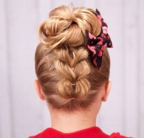 samyye modnyye pricheski i strizhki dlya devochek 2026 (24)