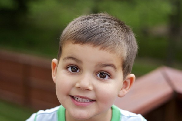 modnyye strizhki dlya malchikov 2026 (12)