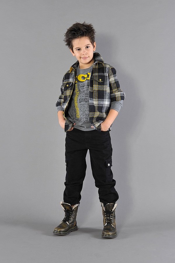 modnyye strizhki dlya malchikov 2026 (20)