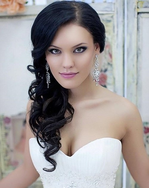 svadebnyye pricheski na dlinnyye volosy 2026 (15)