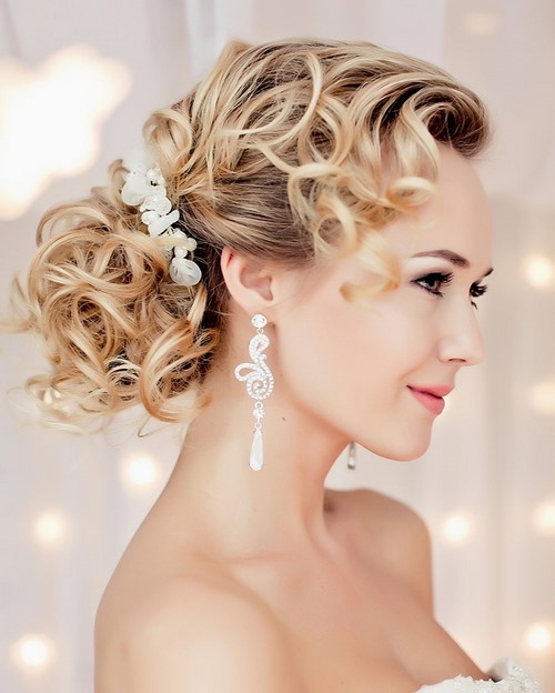 svadebnyye pricheski na dlinnyye volosy 2026 (27)