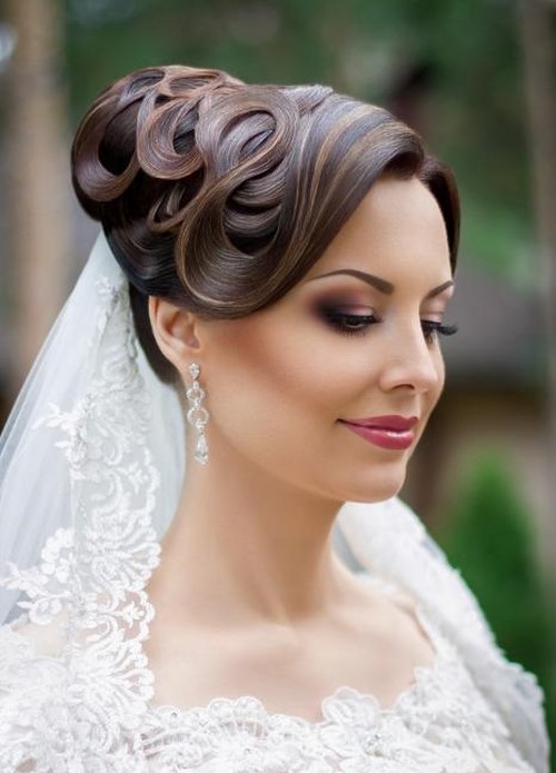 svadebnyye pricheski na dlinnyye volosy 2026 (30)