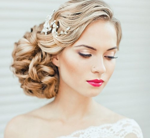 svadebnyye pricheski na dlinnyye volosy 2026 (45)