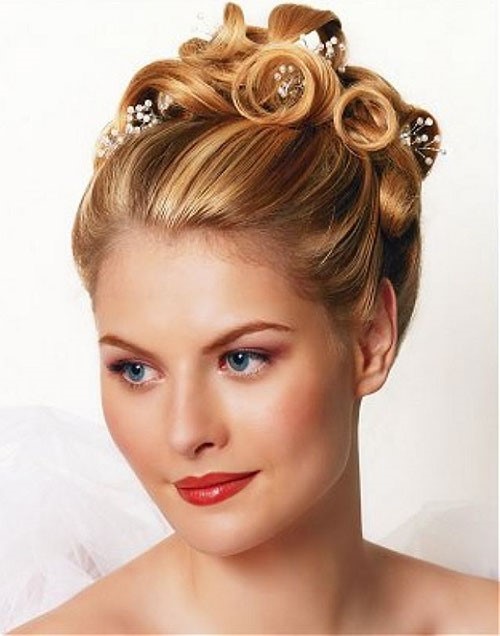 svadebnyye pricheski na sredniye volosy 2026 (11)