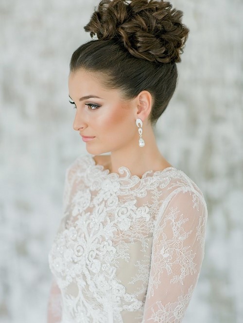 svadebnyye pricheski na sredniye volosy 2026 (19)