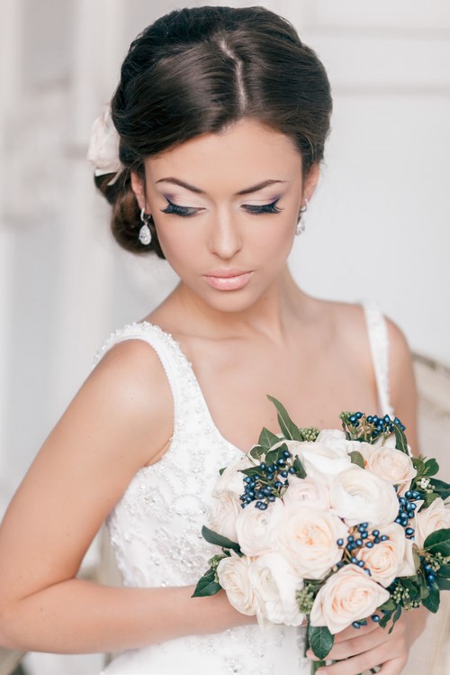 svadebnyye pricheski na sredniye volosy 2026 (21)