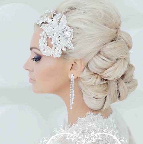 svadebnyye pricheski na sredniye volosy 2026 (22)