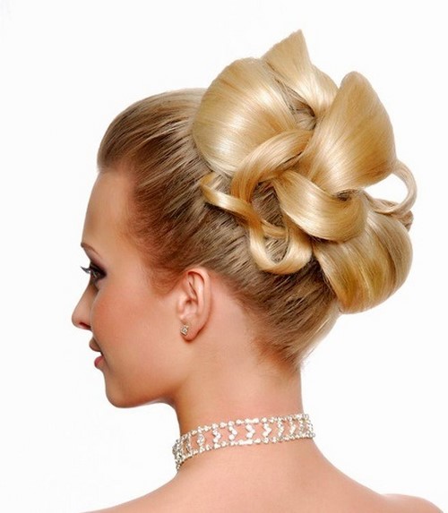 svadebnyye pricheski na sredniye volosy 2026 (6)