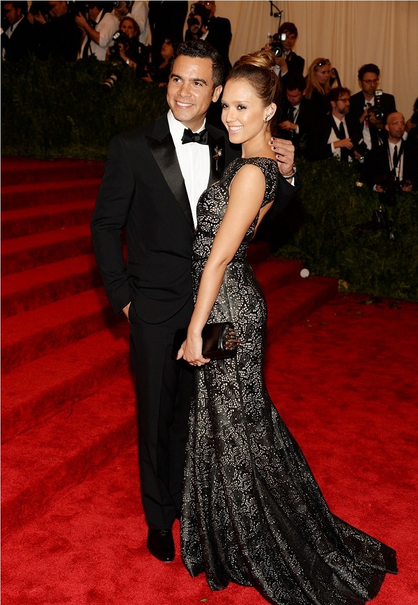 Célèbres couples étrangers de stars du cinéma et du spectacle en 2026: Cash Warren et Jessica Alba