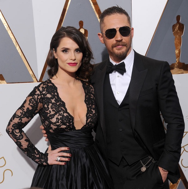 Deux stars étrangères du cinéma et de l'industrie du spectacle en 2026: Tom Hardy et Charlotte Riley sont encore souvent sortis ensemble et sont considérés comme un couple très spectaculaire.