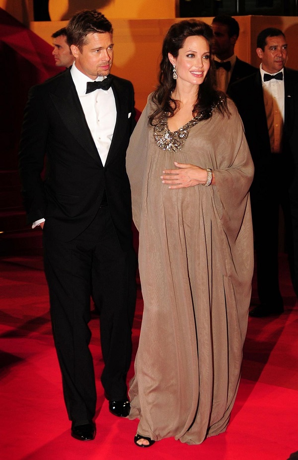 Stars d'Hollywood enceintes: l'actrice enceinte Angelina Jolie