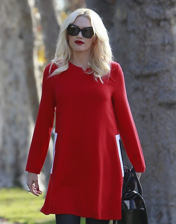 Les stars du spectacle: la chanteuse enceinte Gwen Stefani