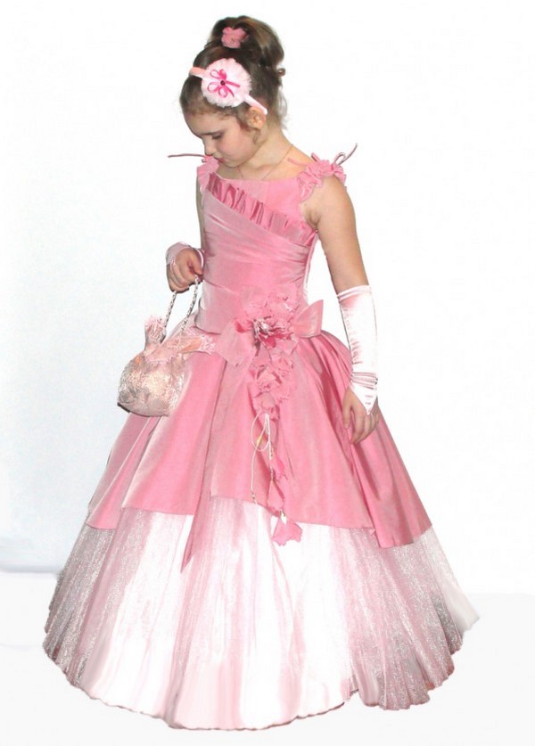 modnyye-novogodniye-platya-dlya-devochek-19