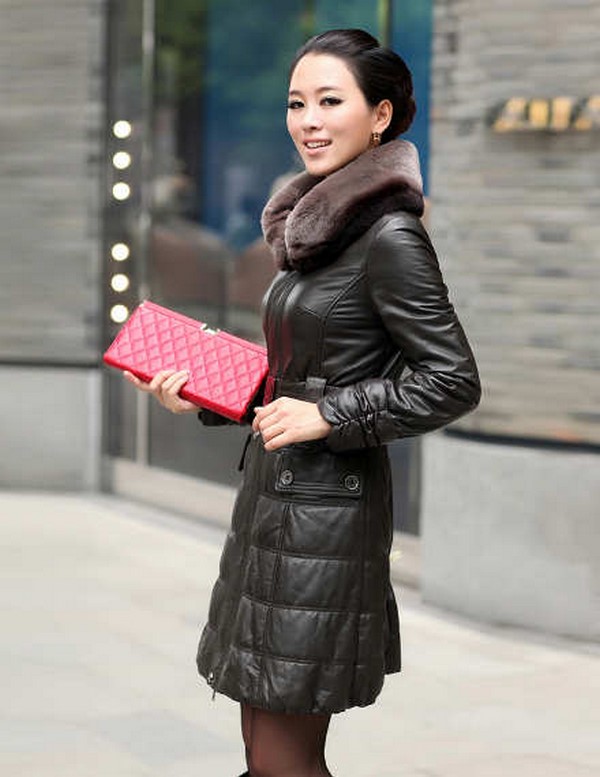 modnyye-pukhoviki-i-kurtki-zima-2017-2018-18