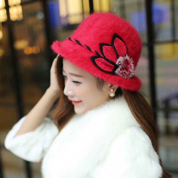 modnyye-zhenskiye-shapki-1