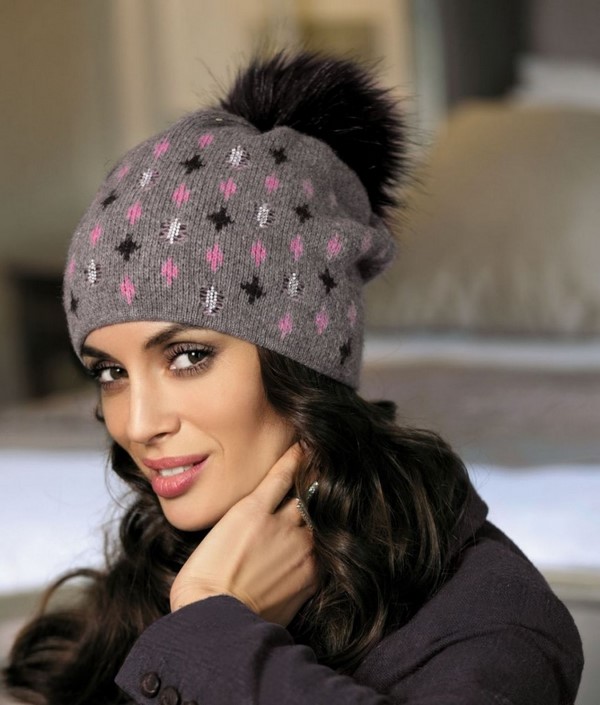 modnyye-zhenskiye-shapki-24