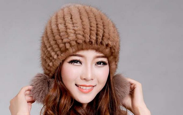 modnyye-zhenskiye-shapki-29