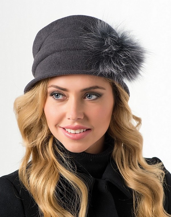 modnyye-zhenskiye-shapki-39