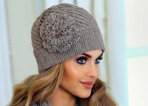 modnyye-zhenskiye-shapki-50