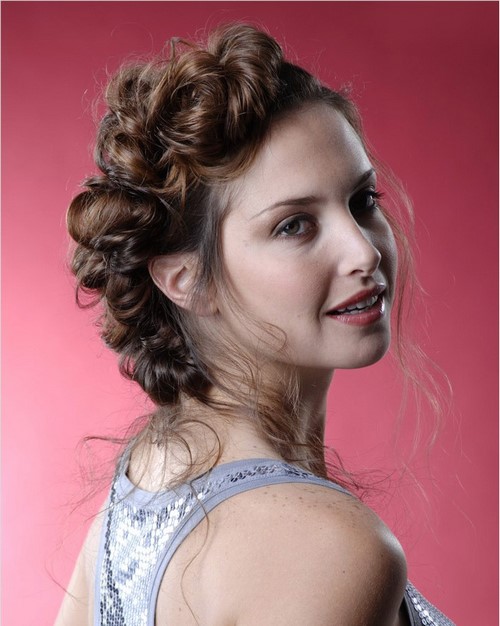 pricheski-na-novyy-god-100